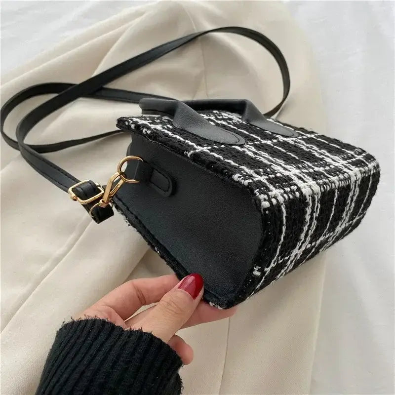 PATTERN CROSSBODY