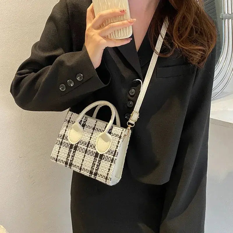 PATTERN CROSSBODY