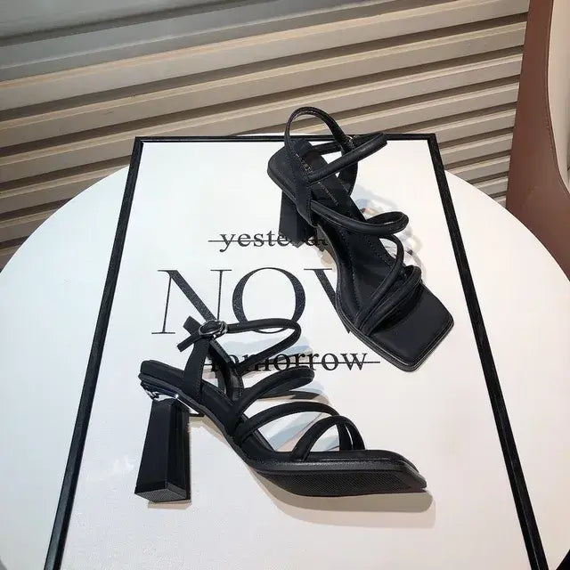 NARROW HEELS