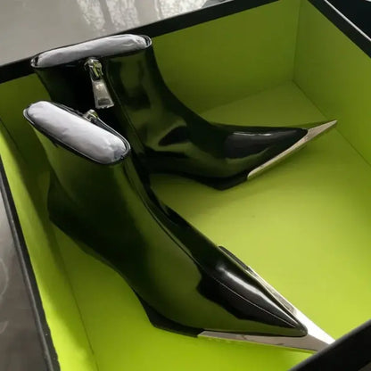 HIGH HEEL METAL
