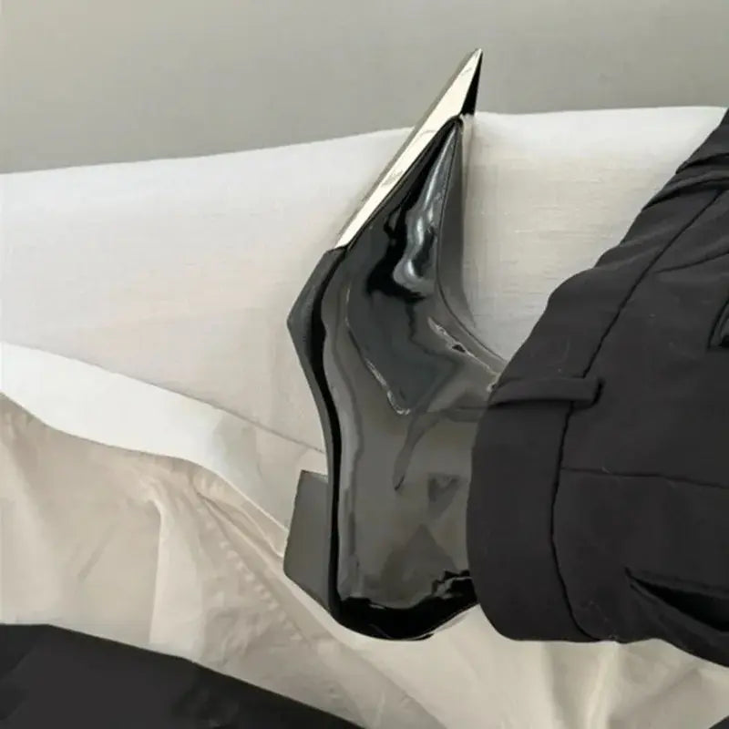 HIGH HEEL METAL