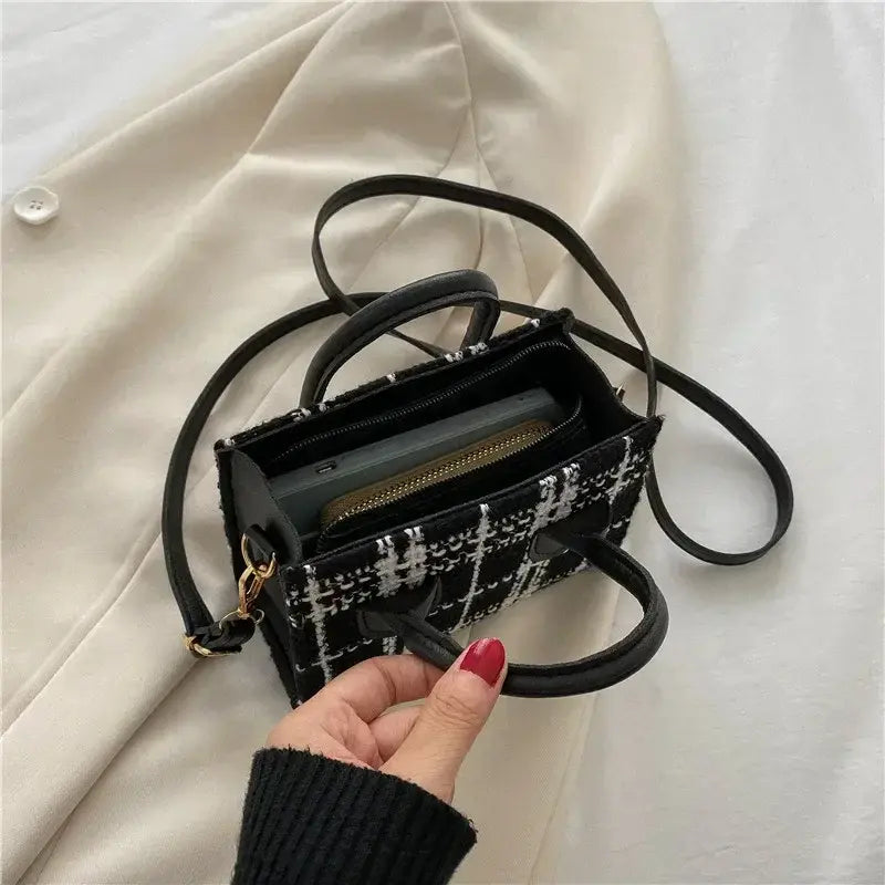 PATTERN CROSSBODY