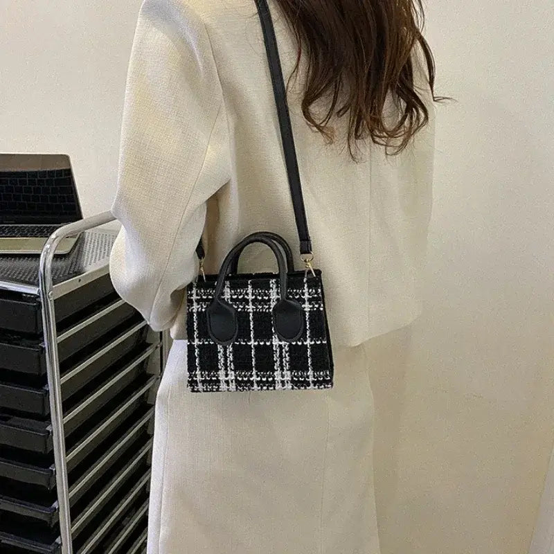 PATTERN CROSSBODY