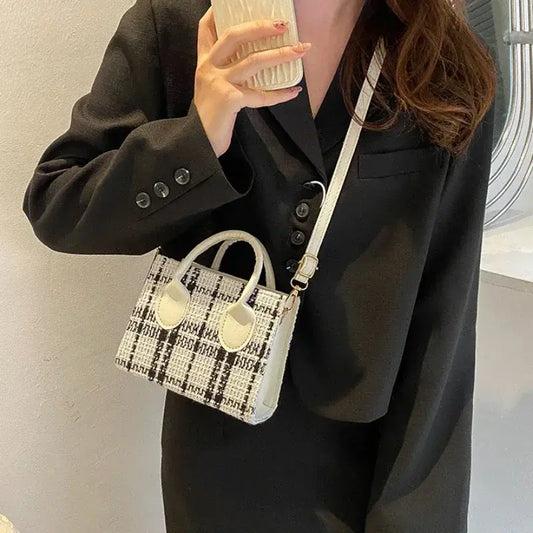 PATTERN CROSSBODY